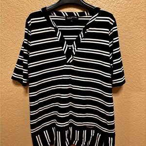 Jones New York Black and White Striped Short Sleeve Top L